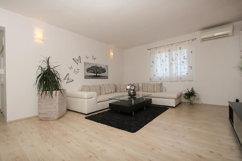 Apartment Lara Kastel Novi Exterior photo